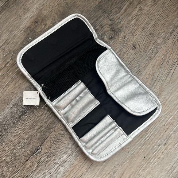 Sephora metallic silver brush case with tag - Picture 12 of 12